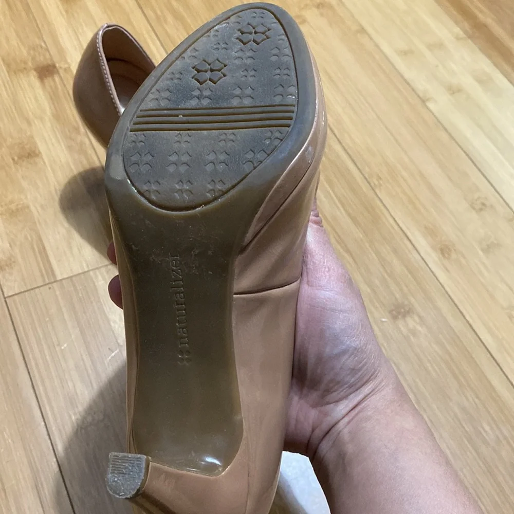 Naturalizer Size 6W Nude Shiny Platform Pumps - Picture 7 of 8
